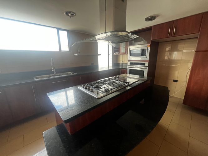Apartamento de 5 alcobas en arriendo en Chicó Navarra, Bogotá, 382 m² · foto 8 de 23