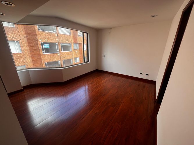 Apartamento de 5 alcobas en arriendo en Chicó Navarra, Bogotá, 382 m² · foto 11 de 23