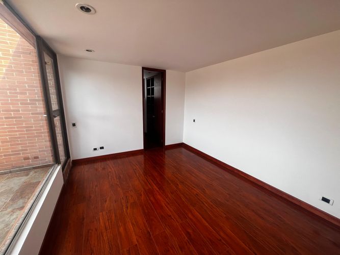 Apartamento de 5 alcobas en arriendo en Chicó Navarra, Bogotá, 382 m² · foto 12 de 23
