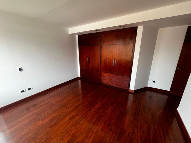 Apartamento de 5 alcobas en arriendo en Chicó Navarra, Bogotá, 382 m² · foto 15 de 23
