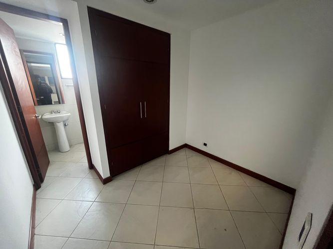 Apartamento de 5 alcobas en arriendo en Chicó Navarra, Bogotá, 382 m² · foto 16 de 23