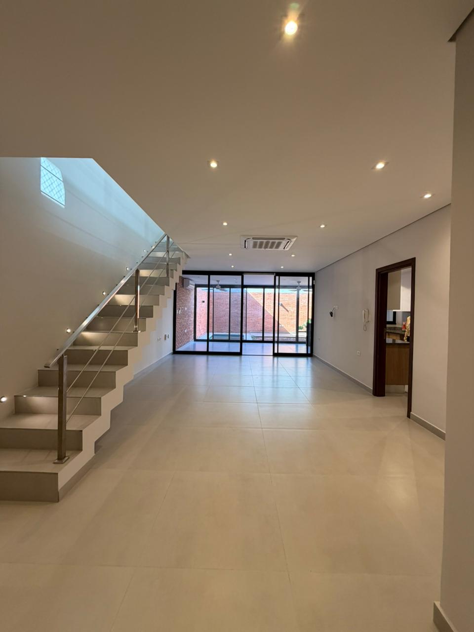 HERMOSO Y MODERNO DUPLEX EN VENTA Barrio Herrera — foto 2