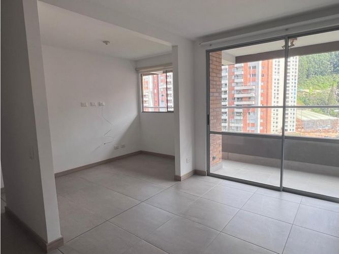 Apartamento de 2 alcobas en venta en Loma De San Jose, Sabaneta, 71 m² · foto 3 de 20