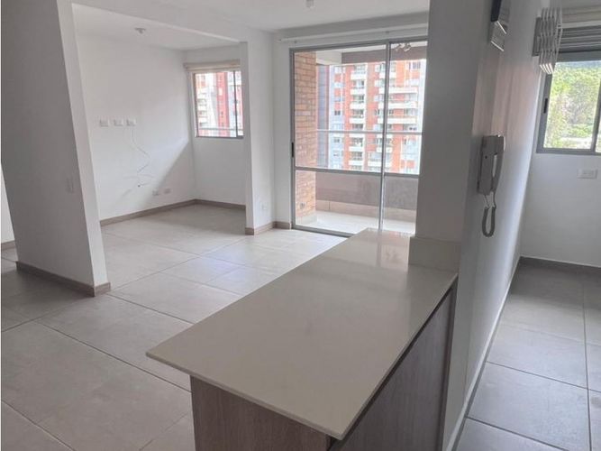 Apartamento de 2 alcobas en venta en Loma De San Jose, Sabaneta, 71 m² · foto 4 de 20