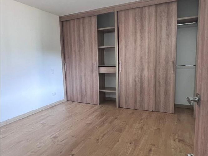 Apartamento de 2 alcobas en venta en Loma De San Jose, Sabaneta, 71 m² · foto 9 de 20