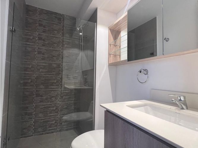 Apartamento de 2 alcobas en venta en Loma De San Jose, Sabaneta, 71 m² · foto 13 de 20