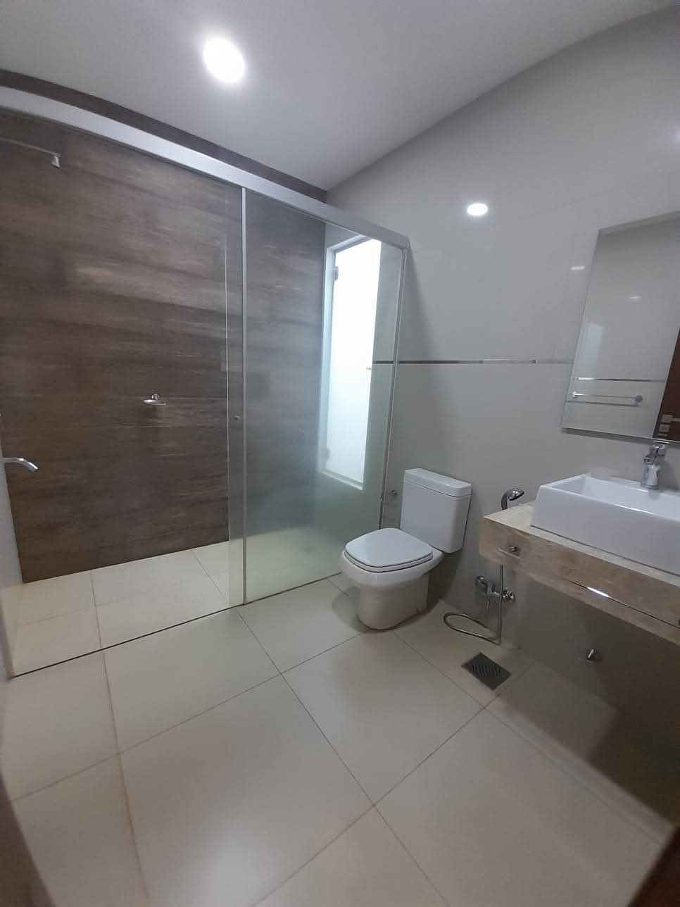 ALQUILO AMPLIO DUPLEX EN LUQUE ZONA CONMEBOL — foto 2