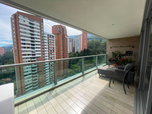 Apartamento en arriendo en Los Naranjos, Medellín · foto 2 de 20