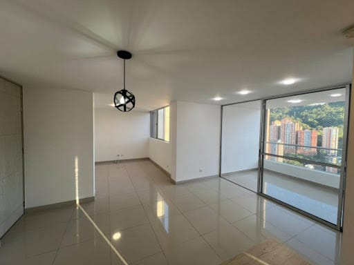 Apartamento de 3 alcobas en arriendo en Prados De Sabaneta, Sabaneta, 84 m² · foto 2 de 15