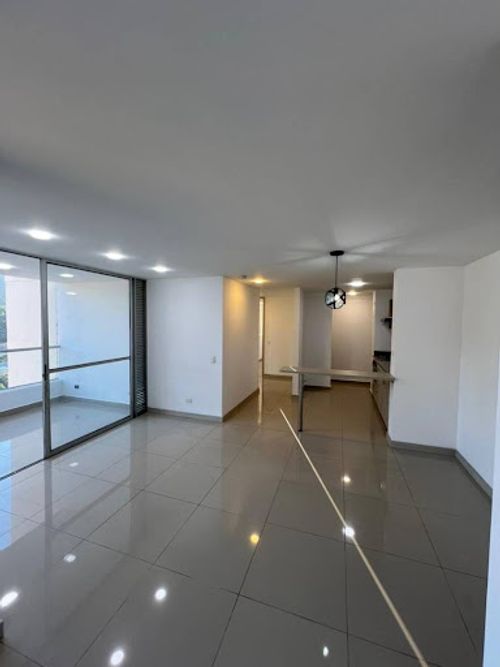 Apartamento de 3 alcobas en arriendo en Prados De Sabaneta, Sabaneta, 84 m² · foto 3 de 15