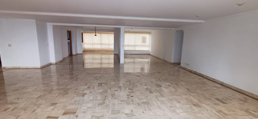 Apartamento en arriendo en Los Balsos, Medellín · foto 3 de 24