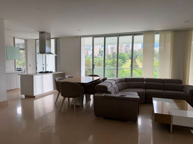 Apartamento de 3 alcobas en arriendo en Los Balsos, Medellín, 150 m² · foto 2 de 19