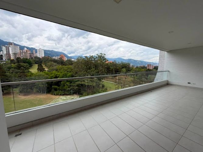 Apartamento de 3 alcobas en arriendo en Los Balsos, Medellín, 150 m² · foto 6 de 19