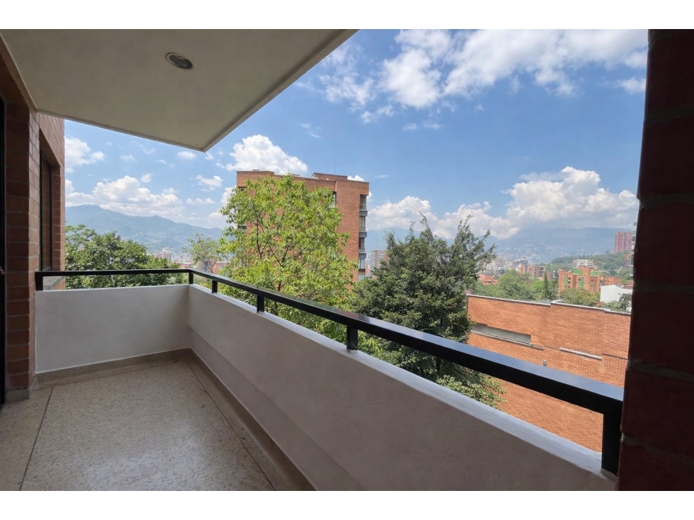 Apartamento en venta en El Poblado, Medellín 3