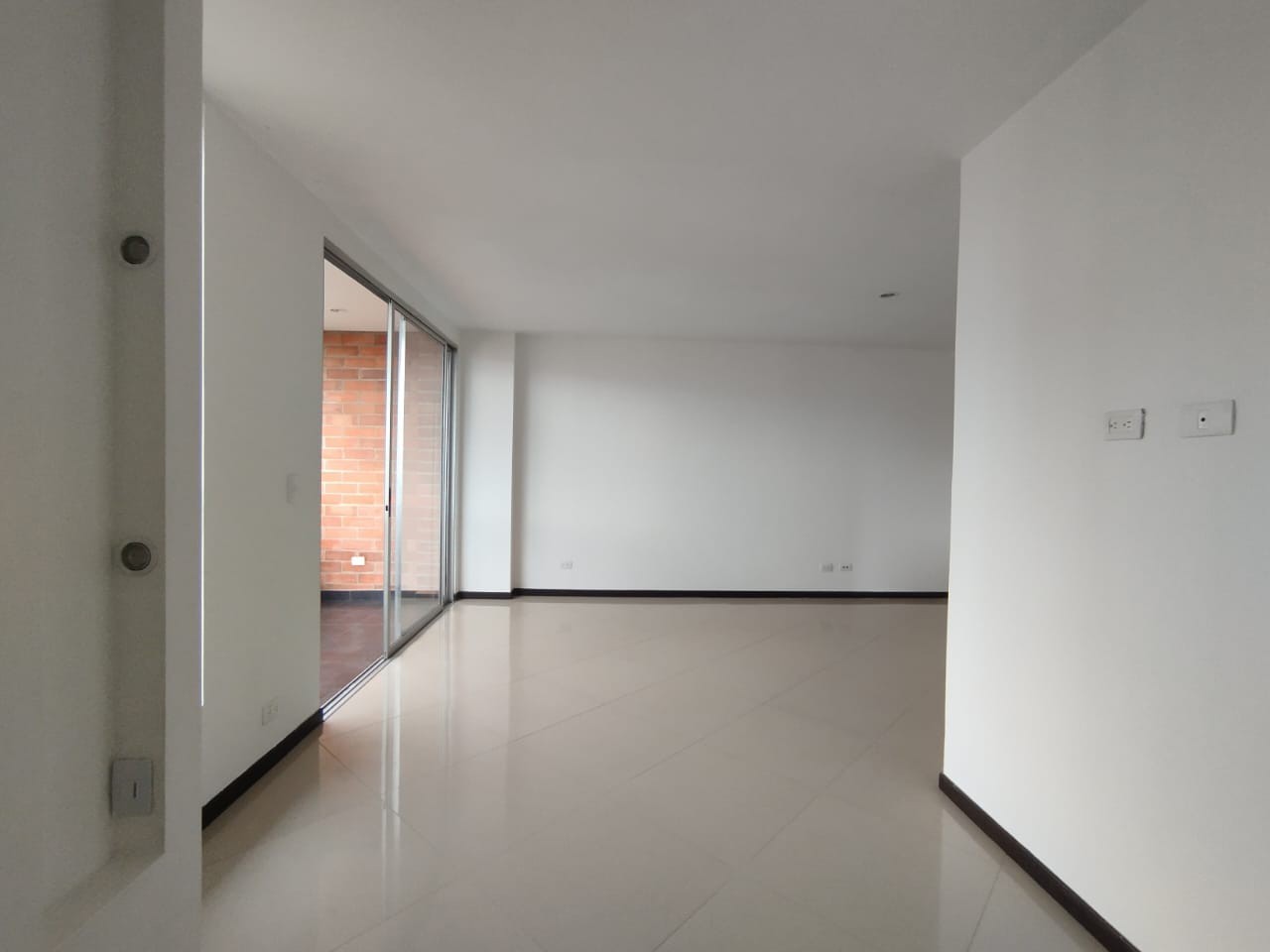 Apartamento en arriendo en El Poblado, Medellín · foto 2 de 18