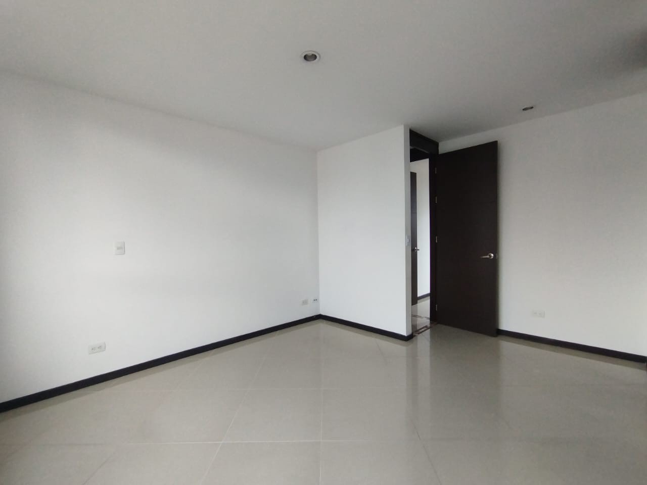 Apartamento en arriendo en El Poblado, Medellín · foto 3 de 18