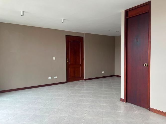 Apartamento de 2 alcobas en arriendo en El Poblado, Medellín, 95 m² · foto 2 de 15