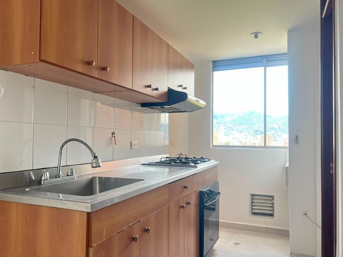Apartamento de 2 alcobas en arriendo en El Poblado, Medellín, 95 m² · foto 14 de 15