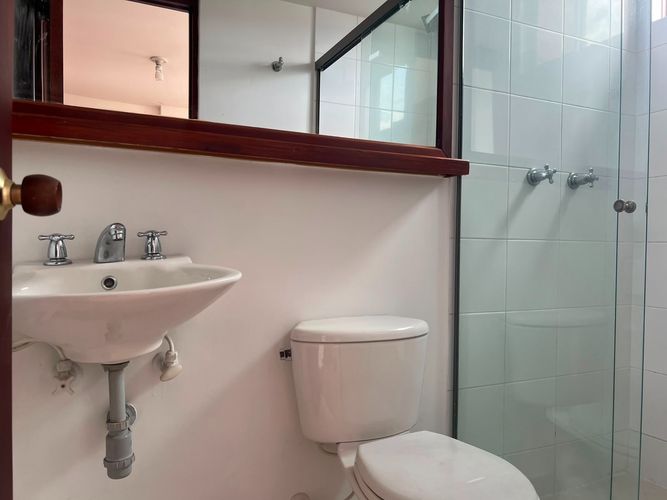 Apartamento de 2 alcobas en arriendo en El Poblado, Medellín, 95 m² · foto 13 de 15