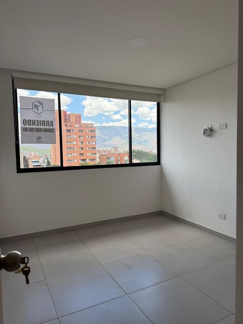 Apartamento de 3 alcobas en arriendo en Cristobal, Medellín, 85 m² · foto 4 de 8