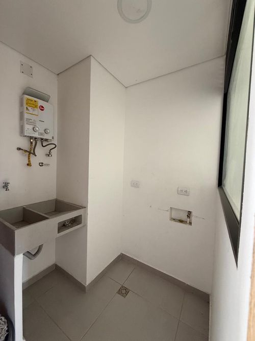 Apartamento de 3 alcobas en arriendo en Cristobal, Medellín, 85 m² · foto 8 de 8