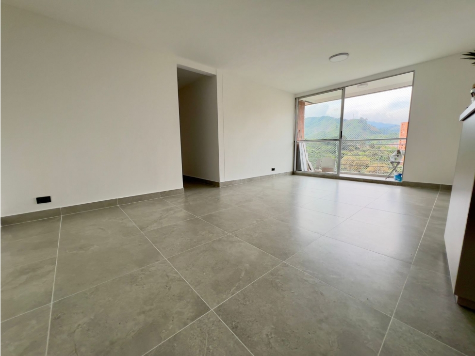 Apartamento en venta en Loma de los bernal, Medellín 2