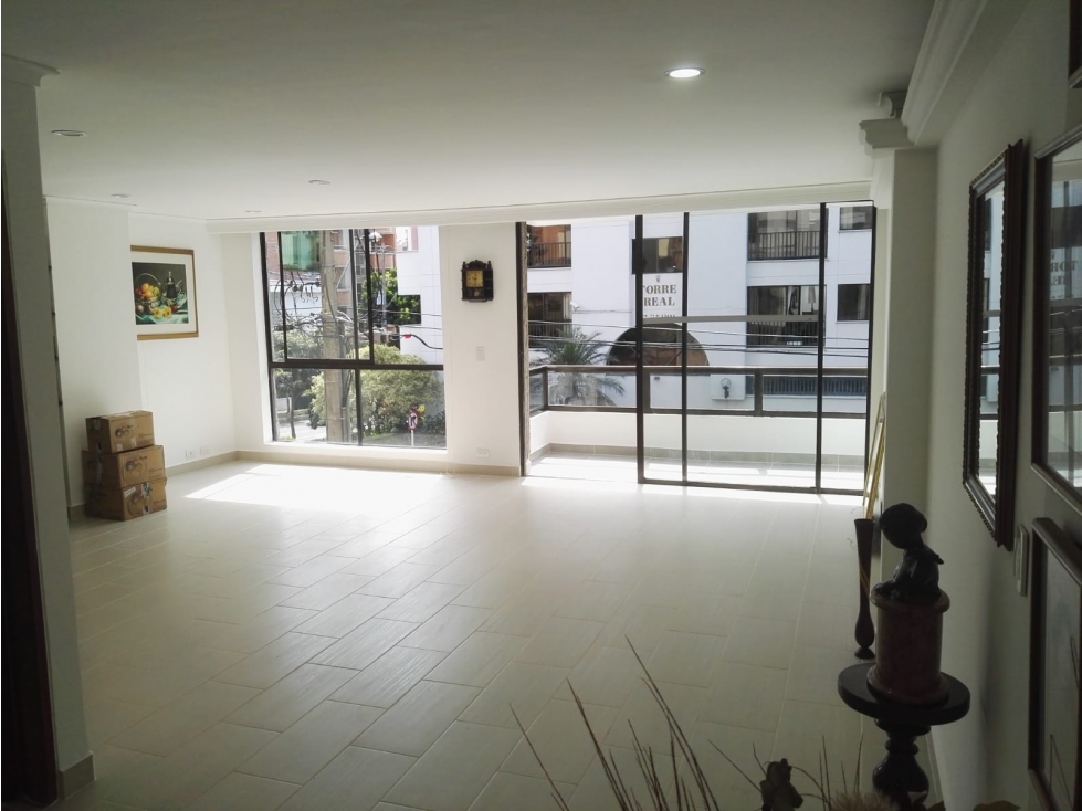 Apartamento en venta en Laureles, Medellín 2