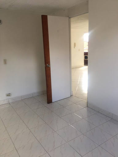 Apartamento en venta en Villas De Granada, Bogotá · foto 8 de 17