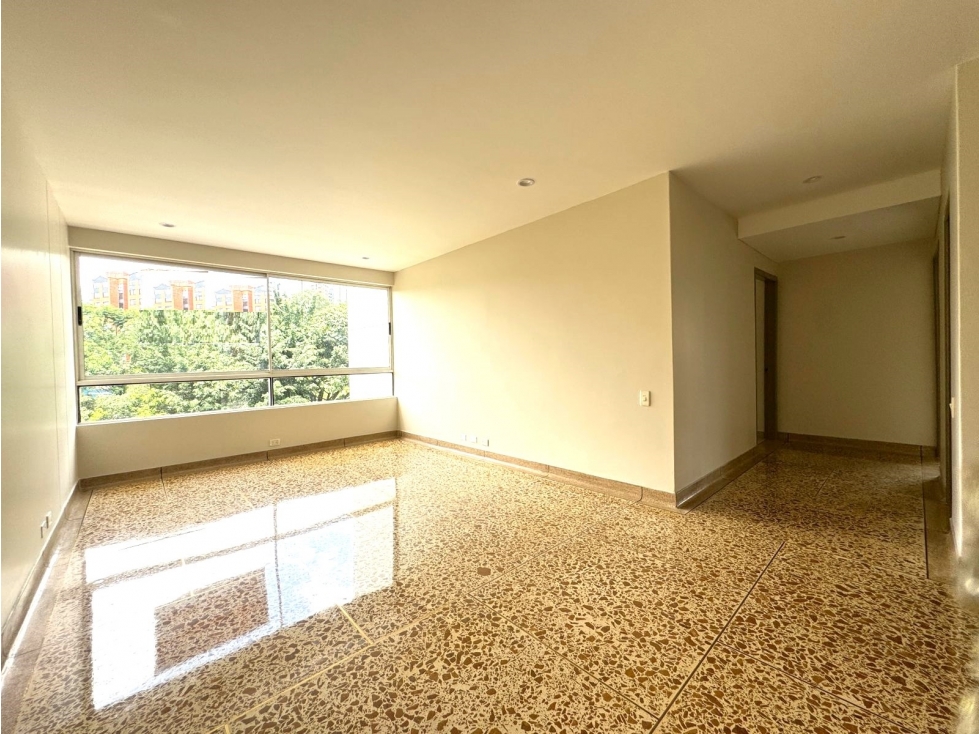 Apartamento en arriendo en El Poblado, Medellín · foto 2 de 24