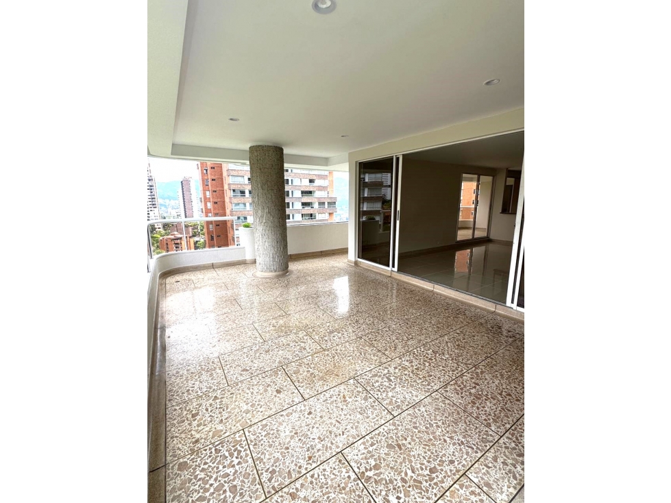 Apartamento en arriendo en El Poblado, Medellín · foto 3 de 24