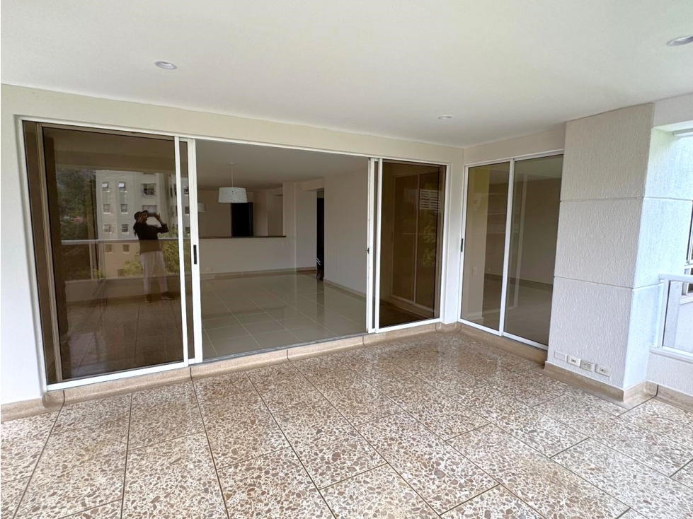 Apartamento en arriendo en El Poblado, Medellín · foto 5 de 24