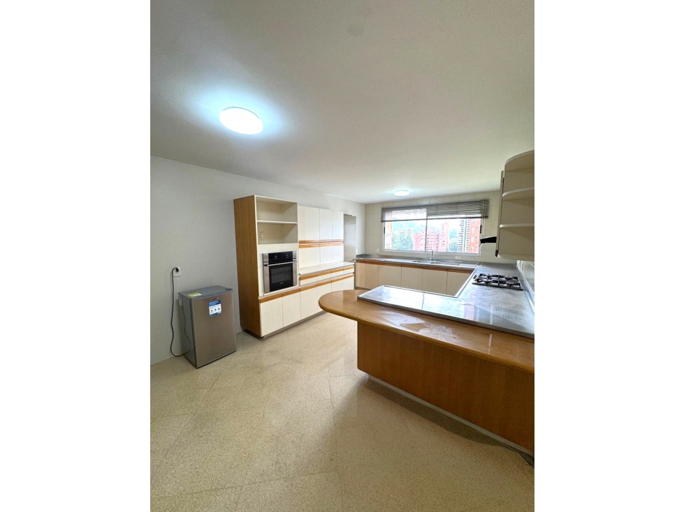 Apartamento en arriendo en El Poblado, Medellín · foto 6 de 24