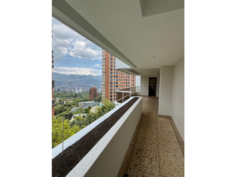 Apartamento en arriendo en El Poblado, Medellín · foto 8 de 24