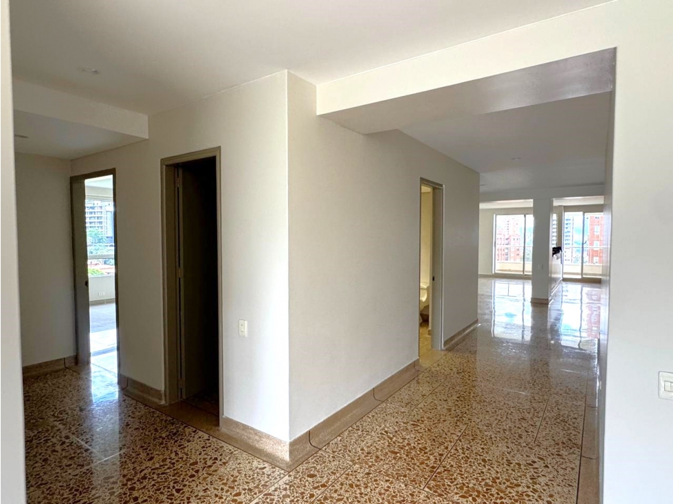 Apartamento en arriendo en El Poblado, Medellín · foto 11 de 24