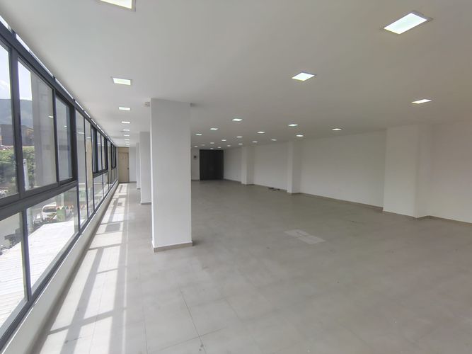 Oficina en arriendo en Cristo Rey, Medellín, 180 m² · foto 5 de 9