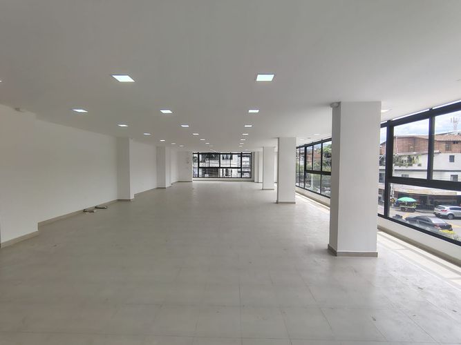 Oficina en arriendo en Cristo Rey, Medellín, 180 m² · foto 3 de 9