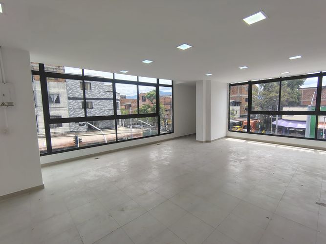 Oficina en arriendo en Cristo Rey, Medellín, 180 m² · foto 8 de 9
