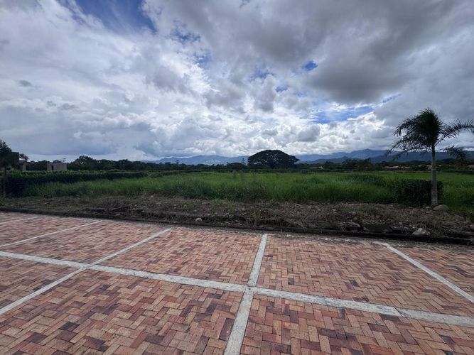 Lote en venta en Cairo Alto, Villavicencio, 1020 m² · foto 2 de 3