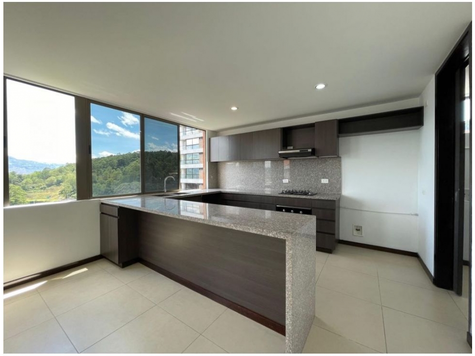 Apartamento en venta en El Poblado, Medellín 3