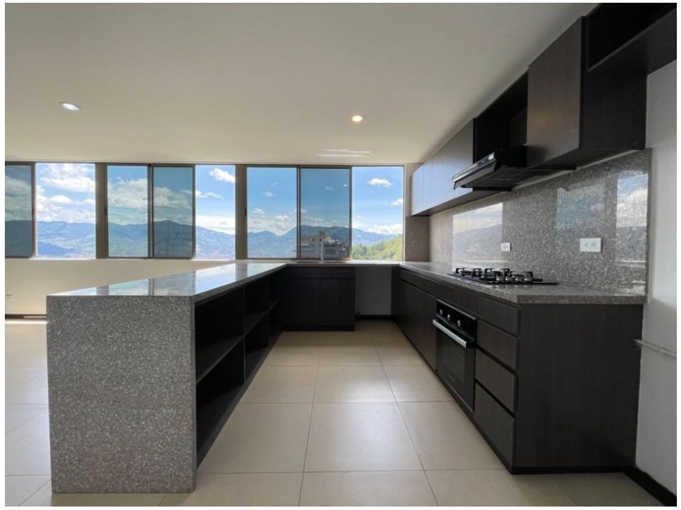 Apartamento en venta en El Poblado, Medellín 4