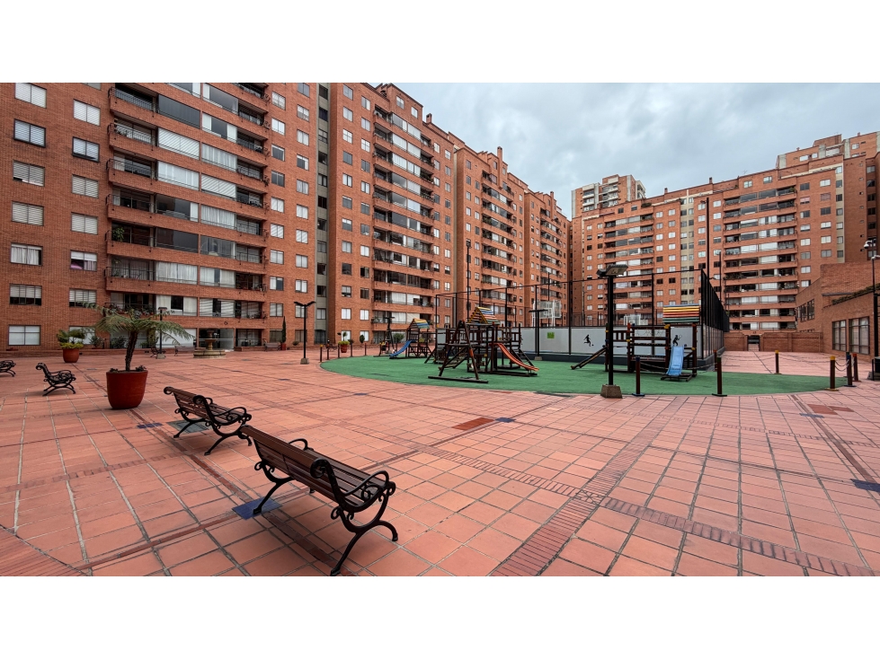Apartamento en venta en Lagos De Cordoba, Bogotá · foto 2 de 24