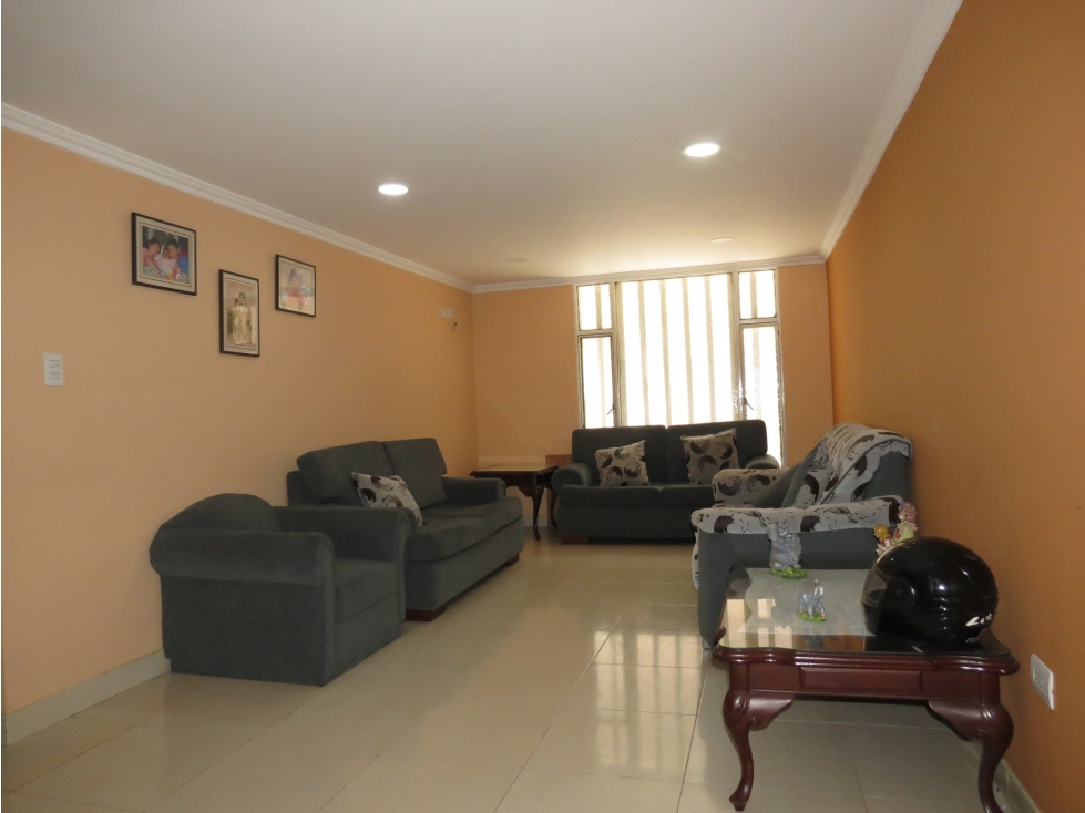 Casa en venta en Engativá, Bogotá · foto 2 de 24