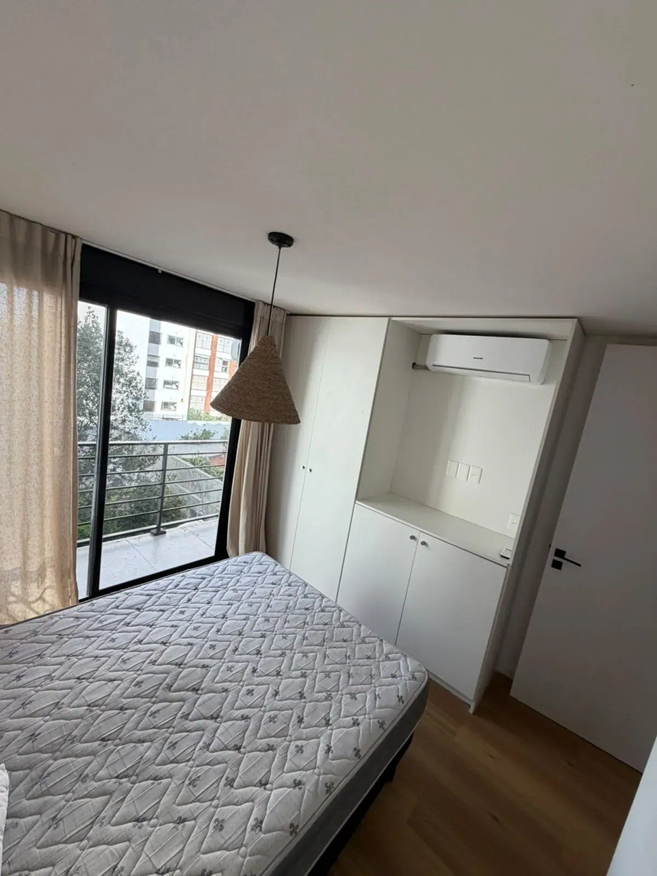 ALQUILER EN PUERTO DE BUCEO, 1 DORMITORIO AMUEBLADO, PISO 2 AL CONTRA FRENTE, COCHERA, SEGURIDAD 24HS · Foto 5