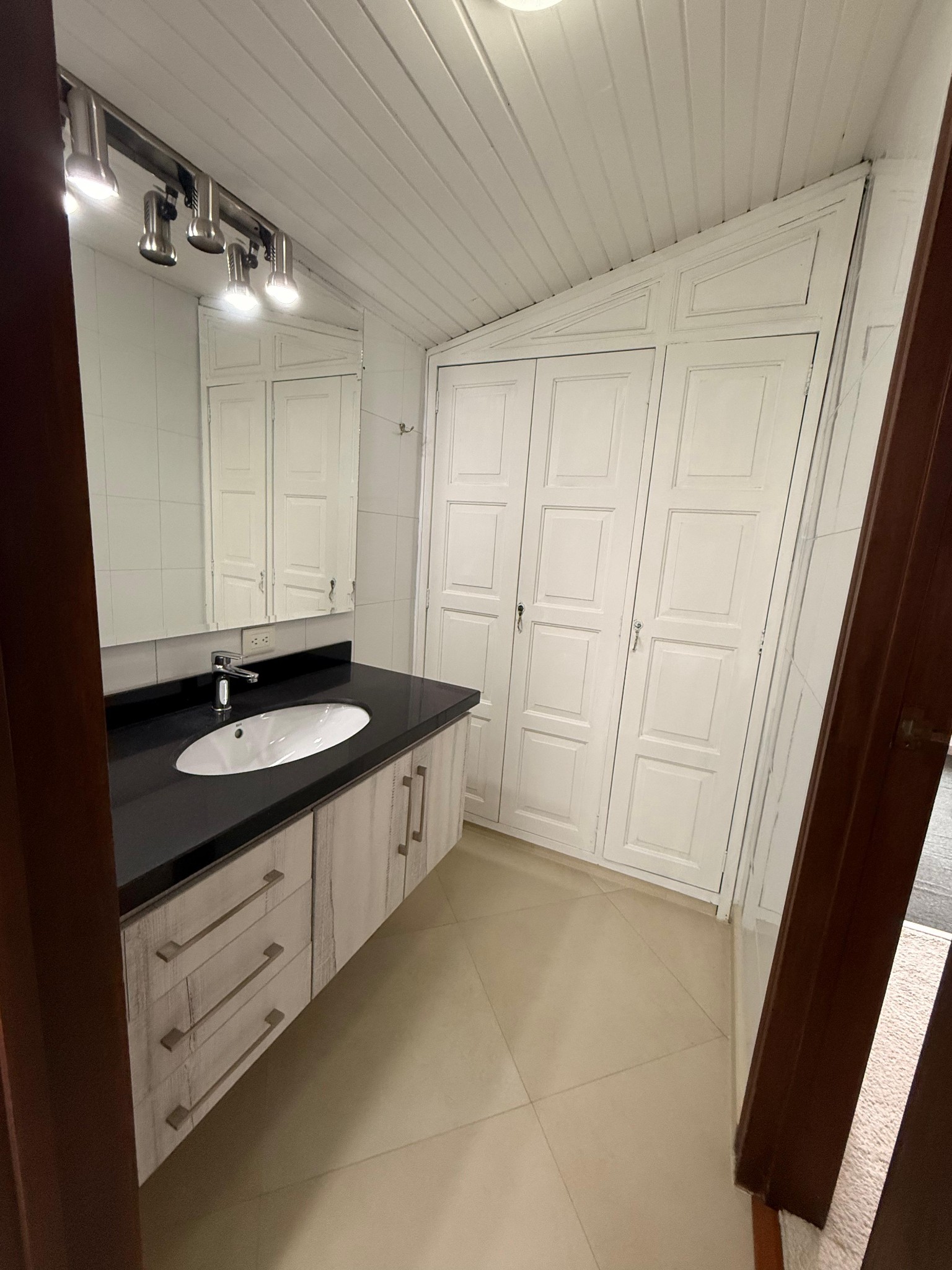 Casa en venta en Santa Barbara, Bogotá · foto 8 de 13