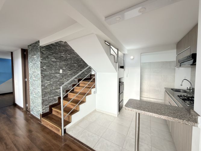 Apartamento de 3 alcobas en venta en Las Delicias, Madrid, 107 m² · foto 2 de 24