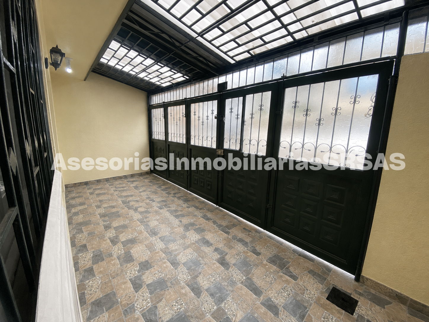 Casa en venta en Los Cerezos, Bogotá · foto 2 de 24