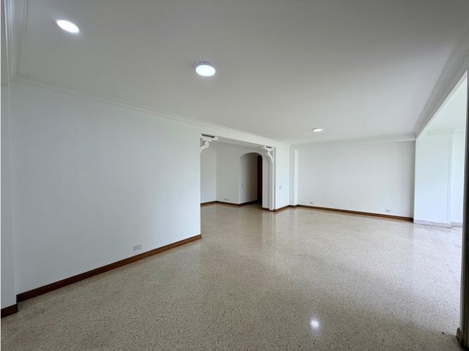 Apartamento de 3 alcobas en arriendo en Milla De Oro, Medellín, 195 m² · foto 5 de 13