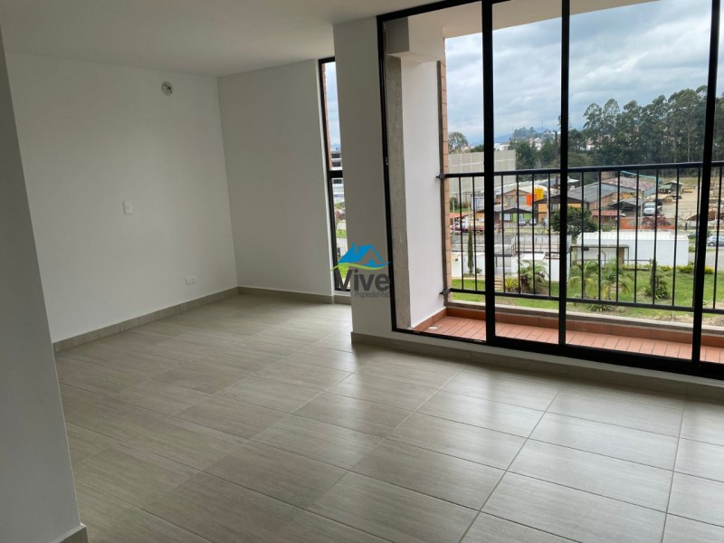 Apartamento en arriendo en Centro, Rionegro · foto 3 de 12