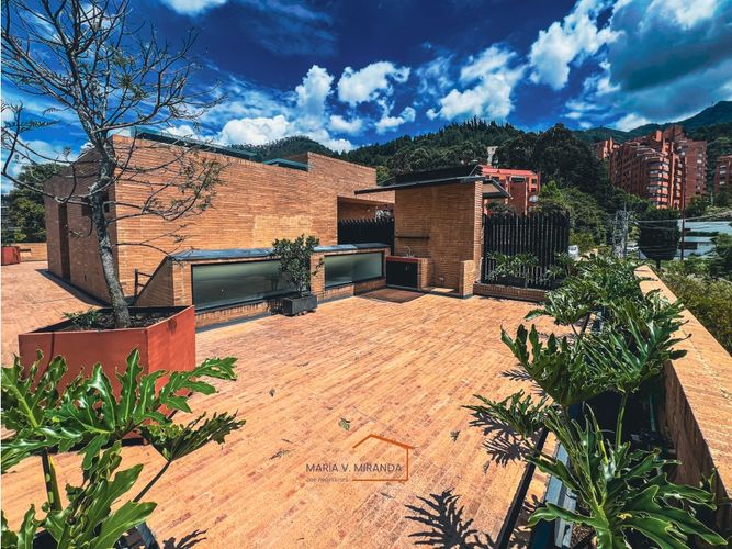 Apartamento de 3 alcobas en venta en Santa Barbara Alta, Bogotá, 447 m² · foto 2 de 24