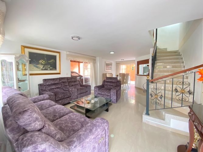 Casa de 3 alcobas en venta en Cañaveral, Floridablanca, 225 m² · foto 2 de 24